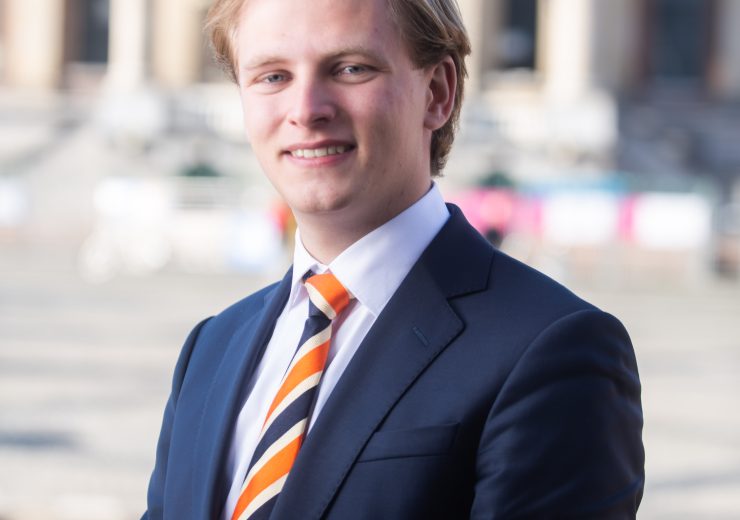 Studenten werken aan hun businessplan tijdens de opleiding International Business & Ondernemen i