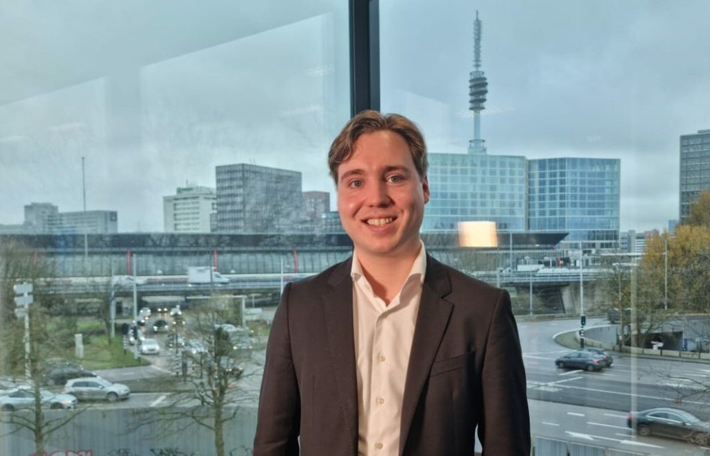 Sibren volgt de hbo-opleiding International Business & Entrepreneurship aan EuroCollege in Amsterdam.