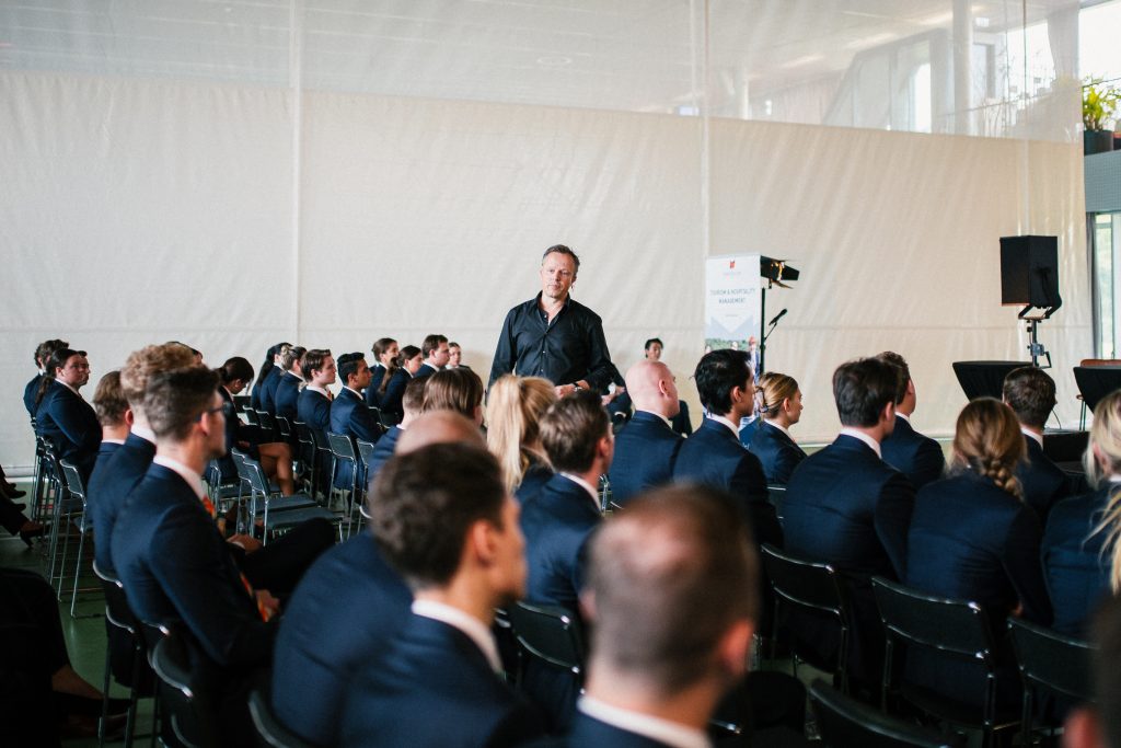 Studenten krijgen praktijkonderwijs ondernemerschap