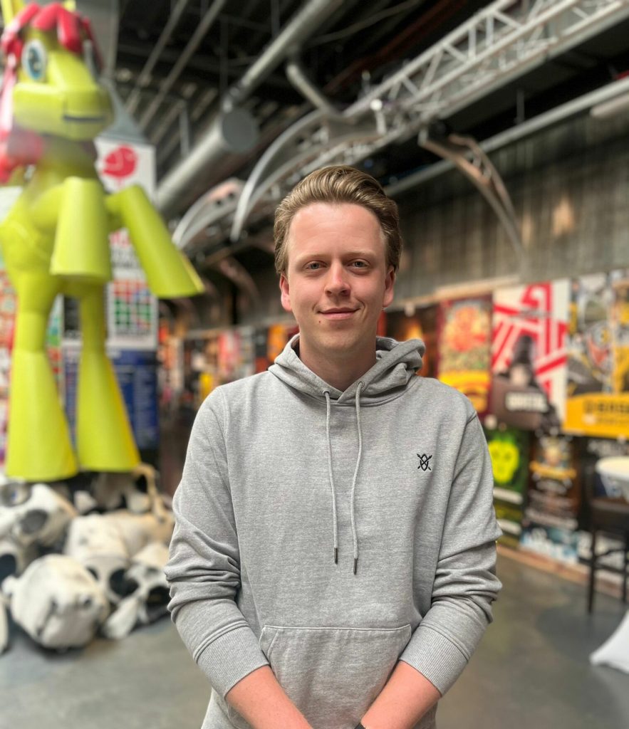 Bob Verhaart loopt stage