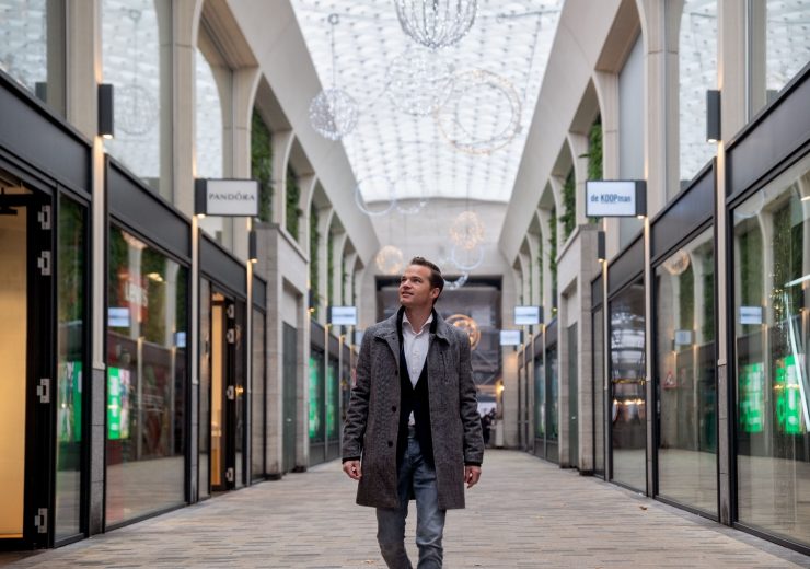 Oud student EuroCollege Rick Jansen leidt ons rond door een van de panden die hij beheert