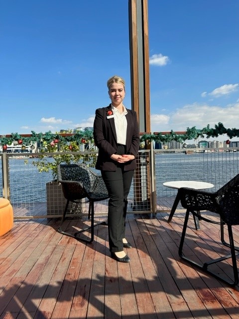 Andy tijdens haar internationale stage in Dubai.