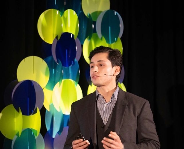 Pablo Horneman tijdens TEDx EuroCollege Alumnus AI