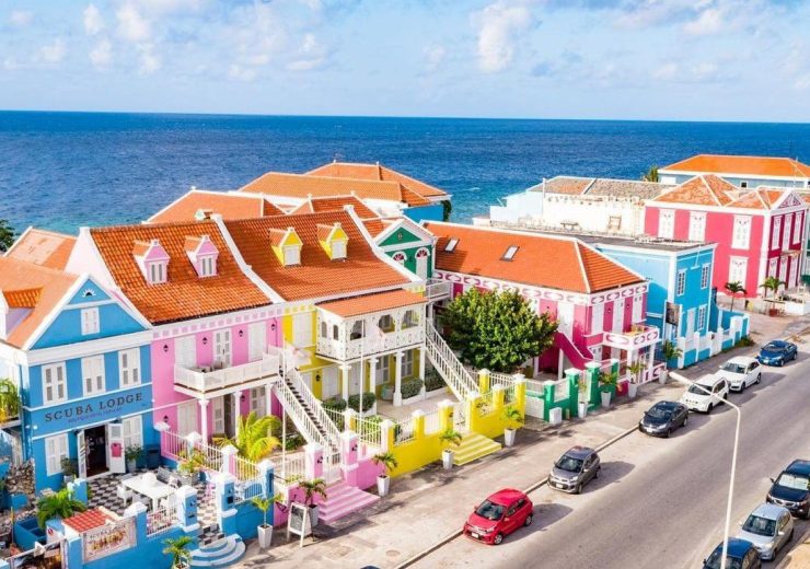 EuroCollege breidt uit naar Curaçao met ondernemend onderwijs in business en hospitality. Lees over de visie en opleidingen.