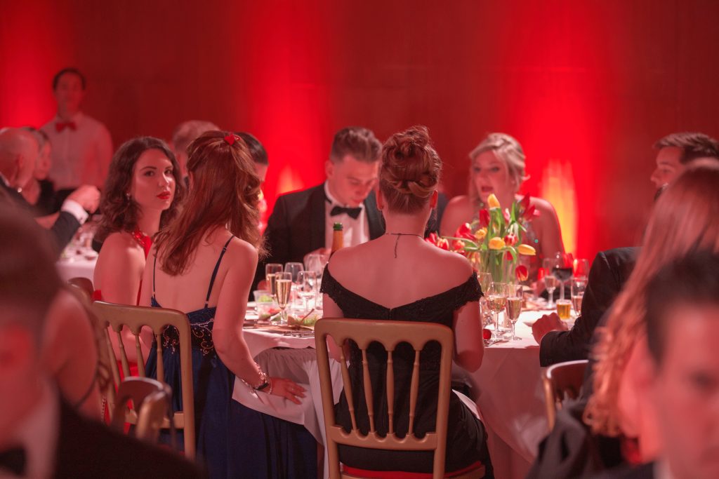 EuroCollege Amsterdam beste hotelschool, studenten vieren