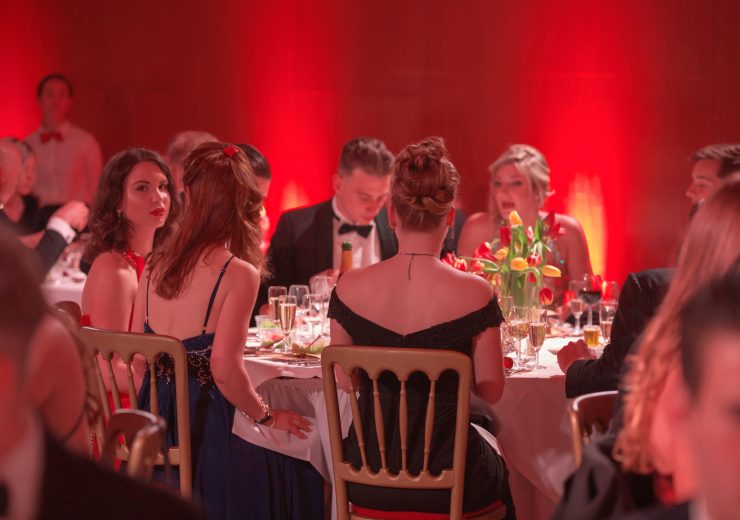 EuroCollege Amsterdam beste hotelschool, studenten vieren